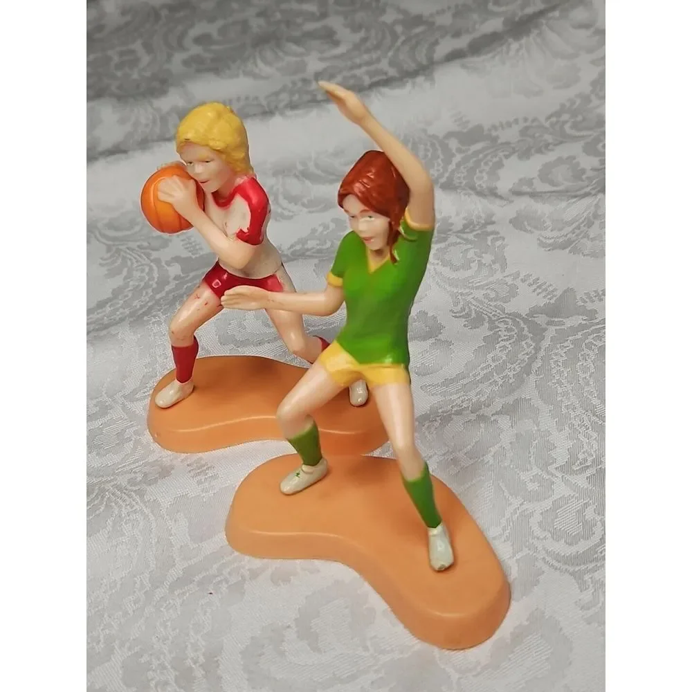Wilton Cake Topper‎ GIRLS BASKETBALL Players 5.5